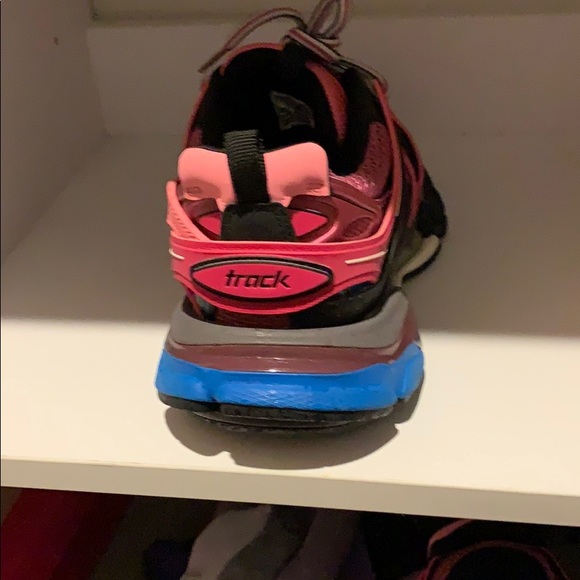 Sneakers - Picture 2 of 4